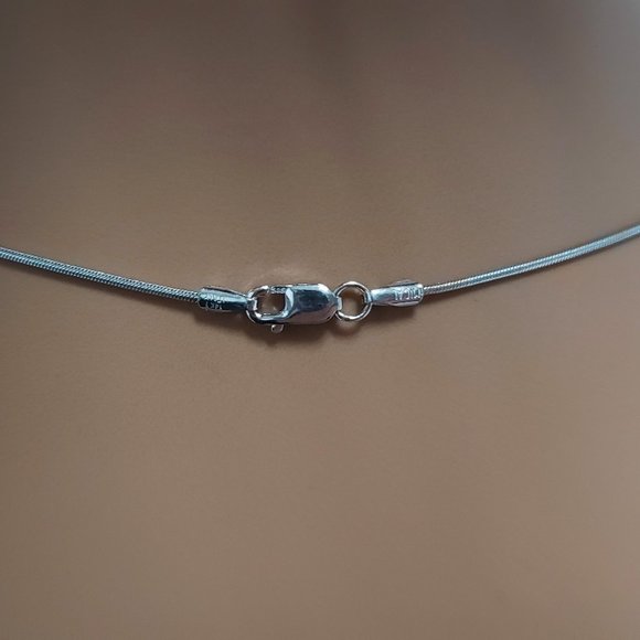 18K Solid White Gold with Moissanite 4mm X 7 D- FL - Picture 5 of 5